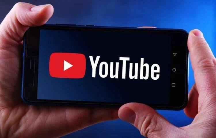 Охват аудитории длинных роликов на YouTube начал восстанавливаться  В период с 30 сентября по 6 октября средний охват аудитории длинных роликов на YouTube почти вернулся к показателям 2023 года, несмотря на замедление видеохостинга.   При этом охват аудитории у коротких горизонтальных видео на площадке продолжает падать. Об этом сообщают «Ведомости» со ссылкой на данные платформы WhoIsBlogger.  Cнижение охвата длинных роликов в указанный период составило лишь 0,8% по сравнению с таким же периодом 2023 года. Максимальное падение наблюдалось за неделю с 18 по 24 августа — тогда оно достигало 28% год к году.  Подписывайтесь