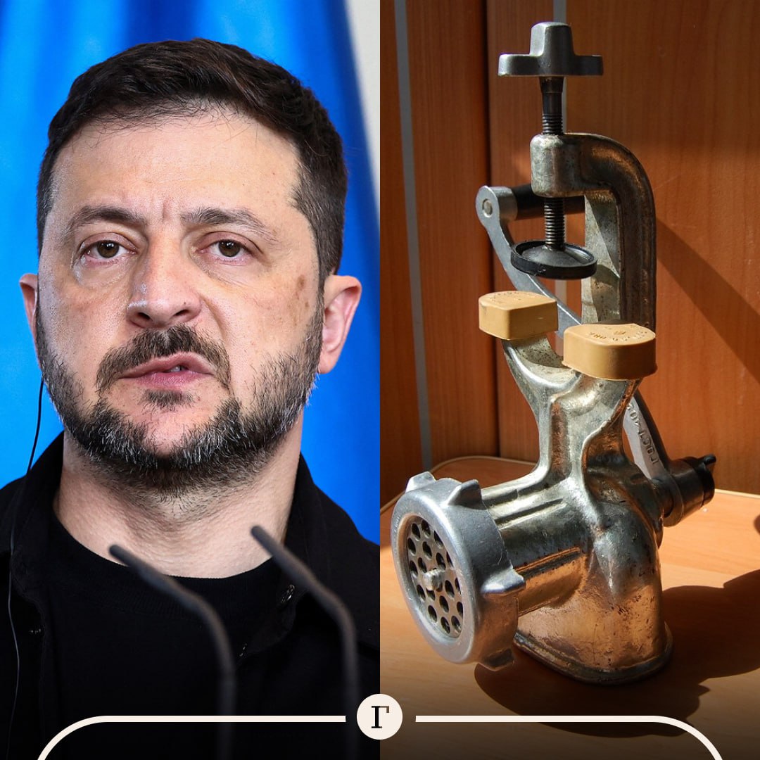 Любимой игрушкой Зеленского в детстве была советская мясорубка В сети всплыло старое интервью матери президента Украины Риммы Зеленской где она рассказала о детстве своего сына По словам женщины в детском саду будущий политик всегда был в центре внимания собирал вокруг себя детей и придумывал игры Вернувшись из садика больше всего любил играть с мясорубкой еще той старой советской вспоминает Римма Зеленская Детские годы Зеленский провел в Кривом Роге он учился в школе с углубленным изучением английского языка занимался танцами и борьбой   Читайте Газету Ru в MAX Участвуйте в розыгрыше