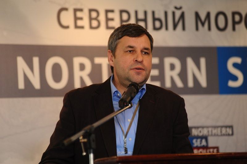 Интересную аналитику по праймериз дал политолог Вадим Трескин. По его мнению ход и итоги голосования стали отражением масштабных политических изменений в регионе. "Республика Коми находится в масштабной перезагрузке всей властной вертикали. И партия "Единая Россия" является драйвером этой перезагрузки". Процесс обновления начался со смены губернатора, а соответственно и руководителя регионального отделения партии, поставившего задачи по ее обновлению. Рядовые партийцы и сторонники это почувствовали и продемонстрировали четкий выбор в пользу обновления. "Избиратели поддержали партийцев нового поколения, инициативных кандидатов, что отражает очевидное желание перемен среди жителей региона. Избиратели Коми поддержат прежде всего тех, кто открыт для диалога, и не просто готов говорить с людьми, но и решать их проблемы".
