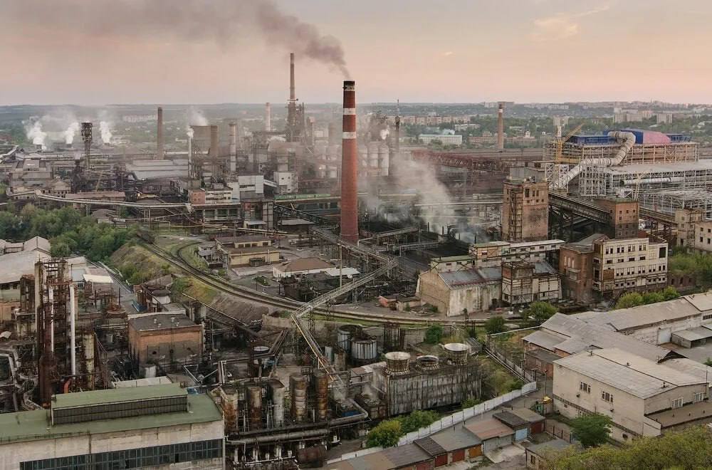 В ДНР, ЛНР, Херсонской и Запорожской областях расширили возможности для инвесторов свободной экономической зоны  Путин подписал Закон, согласно которому в состав инвестиционных проектов можно включать затраты на восстановление и капитальный ремонт объектов основных средств, используемых при реализации инвестпроектов.  Как отметили в Фонде развития территорий, принятые изменения позволят повысить инвестиционную привлекательность этих регионов. На сегодняшний день участниками СЭЗ уже стали более 380 компаний.  Подписаться