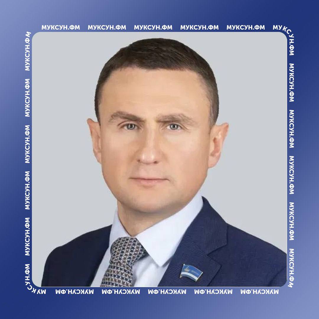 Директором департамента государственной гражданской службы кадровой политики и профилактики коррупции Югры назначен тюменец Дмитрий Осипов До получения должности он три месяца был первыми замом депгосслужбы А еще ранее заместителем Председателя Тюменской городской Думы Для продвижения по службе Осипову пришлось переехать из Тюмени в Ханты Мансийск depgs admhmao Есть что рассказать или показать Создавай картину дня предложи свою новость MuksunFM bot muksun fm 8 8 8