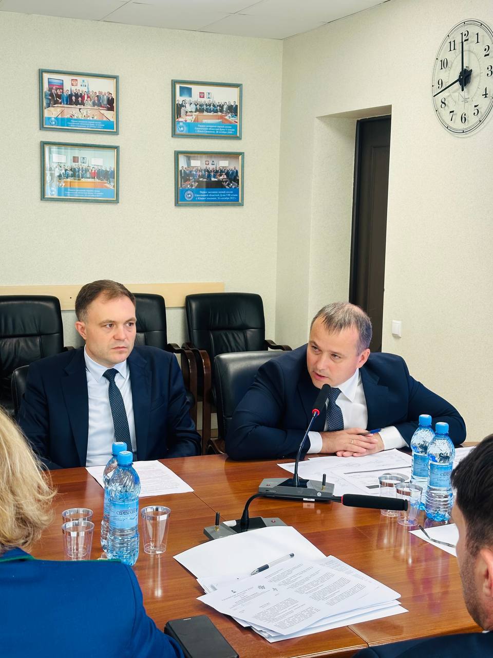 Генеральный директор ООО «Газпром газораспределение Южно-Сахалинск» Денис Лубнин выступил на  заседании постоянного комитета Сахалинской областной Думы с информацией о реализации мероприятий государственной программы «Развитие энергетики Сахалинской области», направленных на газификацию населенных пунктов, объектов жилищно-коммунального, социально-культурного и жилищного назначения.     С начала «Программы развития газоснабжения и газификации Сахалинской области на период 2021-2025 годы», объявленной Президентом РФ, на догазификацию заключено 8230 договоров, исполнено до границ участков 6316, в том числе запущено 4593 абонента.    Впервые в 2025 году газ получит Поронайский район:   на сегодня построены сети в с. Леонидово, с. Тихменево, с. Майское, с. Забайкалец;  заканчивается строительство сетей до котельной в г. Поронайск.  В 2025 году планируется подписать новую программу газификации уже на период 2026-2030 гг.   По новой программе газ получат три района: Смирныховский, Томаринский, Невельской, а также продолжится газификация Анивского района.   Масштабная работа в данном направлении ведется при поддержке губернатора Сахалинской области Валерия Лимаренко.  #газификация #догазификация