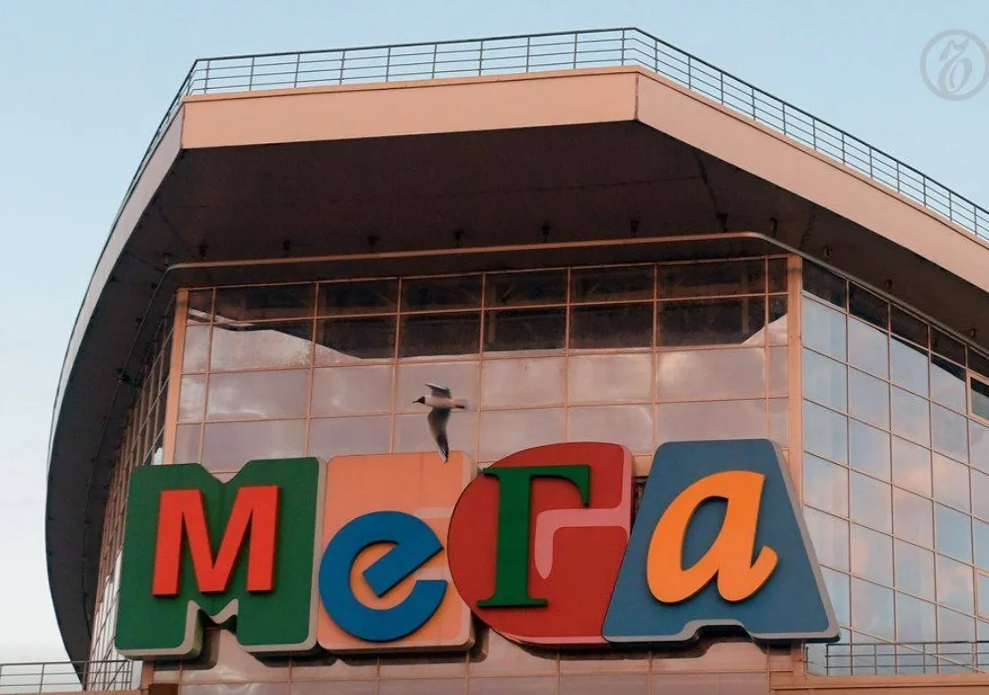 ТРЦ Мега в Химках не открылся после атаки БПЛА Причины приостановки работы в администрации ТЦ не уточнили Утром власти Химок сообщили о последствиях атаки беспилотников повреждены частные и многоквартирные дома погибла женщина ещё один человек пострадал banki oil