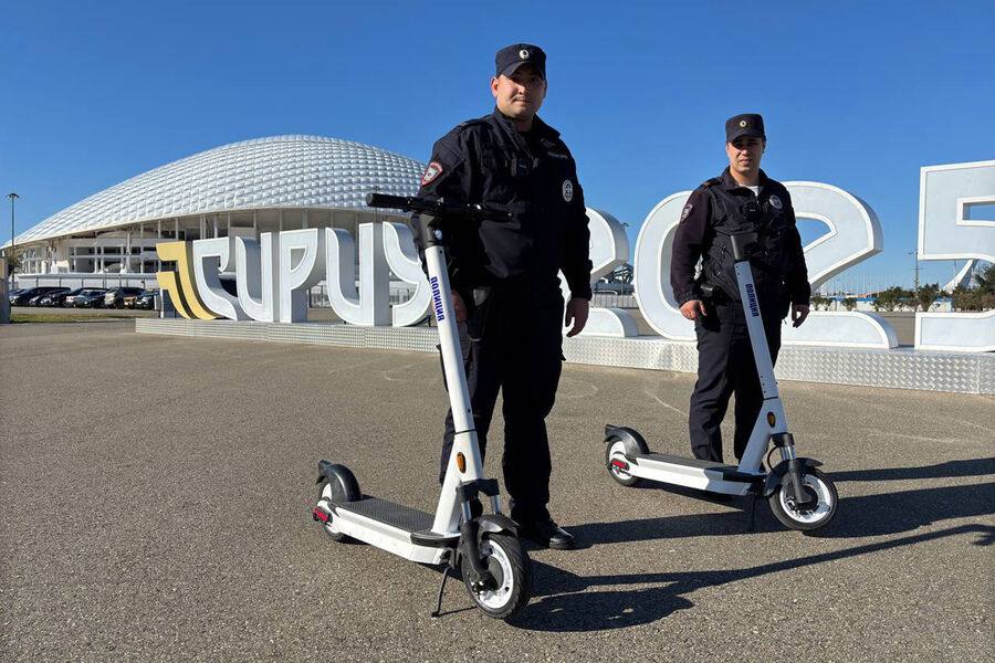 В Санкт-Петербурге предложили пересадить полицейских на самокаты Депутат Крупник предложил выдать сотрудникам патрульно-постовой службы и других подразделений полиции «транспортные средства нового поколения». Речь идет о электросамокатах или «иных средствах, способных успешно вести преследование» гражданских средств индивидуальной мобильности «в городской тесноте». Гуд Афтенун Новости
