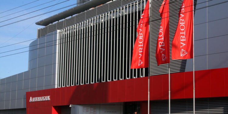 Фролова отпустили бывший топ менеджер Банка АВБ избежал приговора Бывший вице президент тольяттинского АвтоВАЗбанка и фигурант громкого уголовного дело о мошенничестве в кредитной организации Юрий Фролов предпочел не искушать судьбу и согласился на закрытие своего уголовного дела по не реабилитирующим основаниям в связи с истечением сроков давности уголовного преследование   oboz info frolova otpustili byvshij top menedzher banka avb izbezhal prigovora