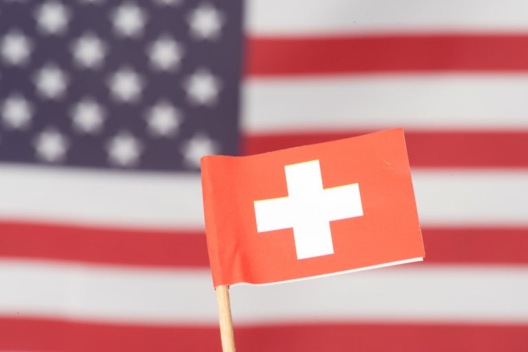 Некоторые высокопоставленные чиновники и бизнесмены Швейцарии обратились напрямую к президенту Дональду Трампу с просьбой снизить пошлины которые США ввели в отношении страны Во вторник группа в которую входят миллиардеры основатели Partners Group и генеральный директор Rolex провела прямые переговоры с Трампом и администрацией США jkinvest news jkinvest