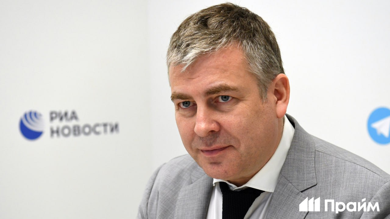 В России появился новый миллиардер Им стал основатель и председатель совета директоров фармацевтической компании "Промомед" Петр Белый, пишет Forbes. Бизнесмен владеет контрольным пакетом акций стоимостью более 78 млрд рублей. Он стал пятым российским миллиардером, сделавшим состояние в фармацевтической сфере.