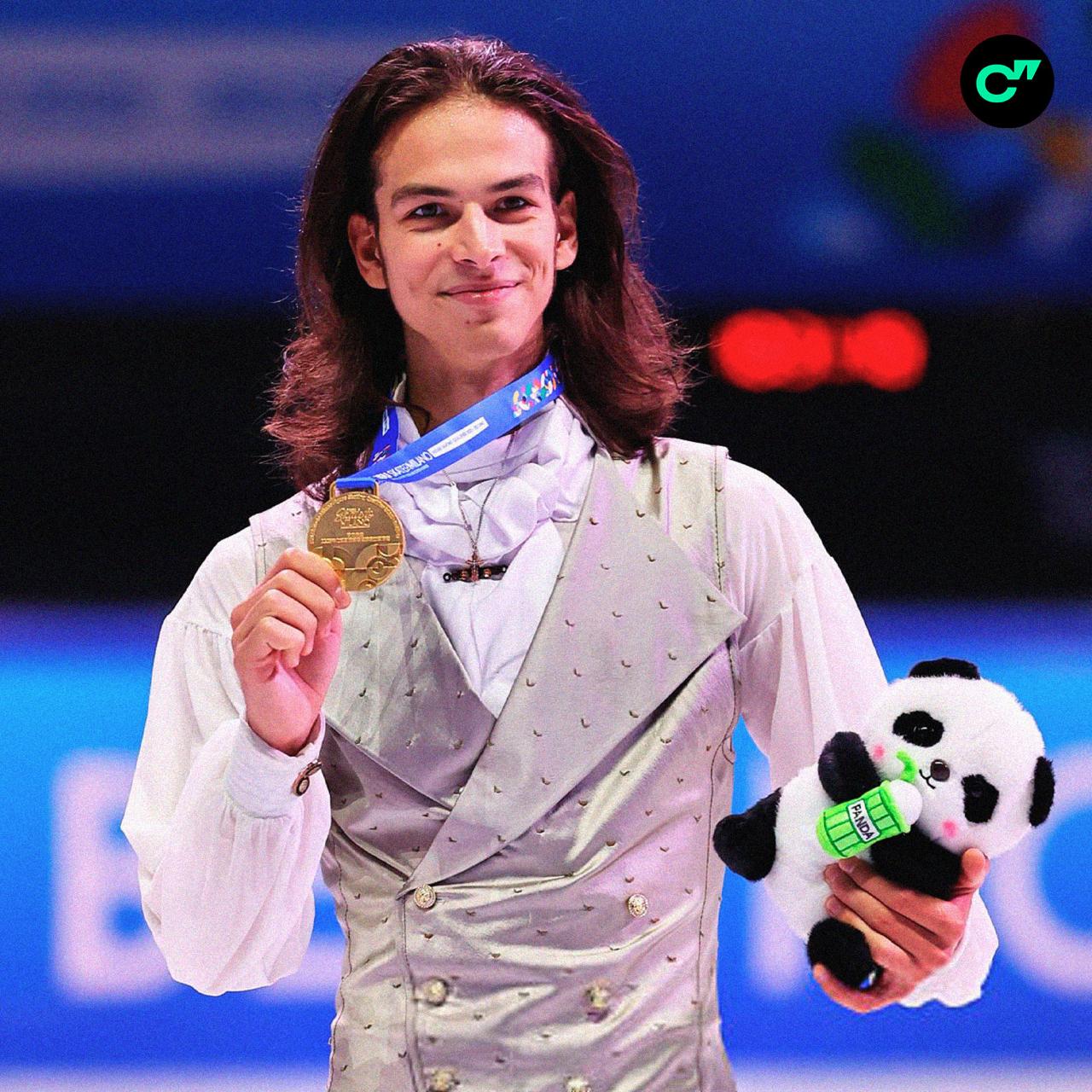 Российский фигурист Петр Гуменник может в последний момент поменять музыку к короткой программе на Олимпиаде 2026 из за проблем с авторскими правами СЭ Вместо Парфюмера его команда рассматривает запасной вариант прошлогоднюю программу под саундтрек из Дюны Если не успеют согласовать права Петру придется менять программу буквально за несколько дней до олимпийского проката   Подписывайтесь на Спортс