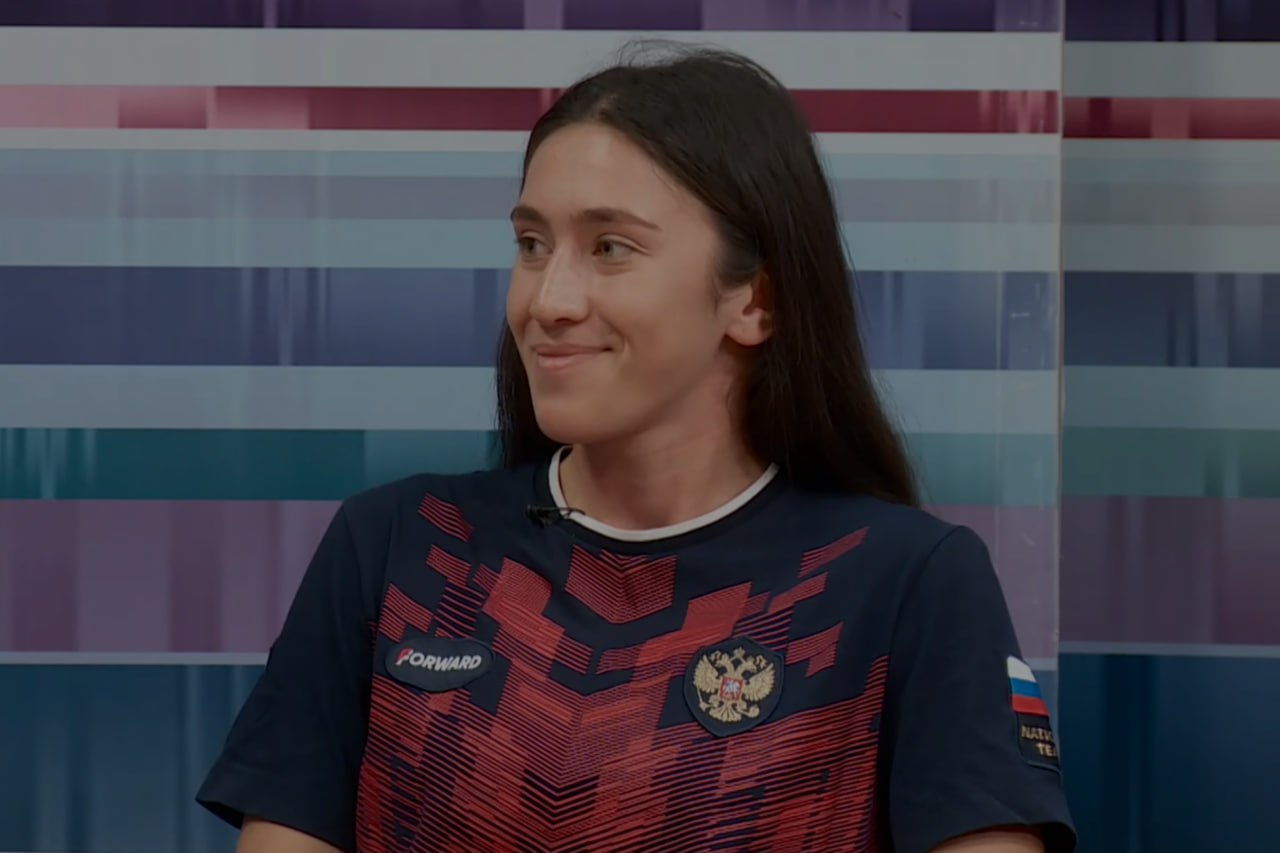 Регбистка из Дагестана впервые получила вызов в национальную сборную Жамилат Госейнова приглашена в женскую сборную России по регби для участия в учебно тренировочном сборе в Кисловодске который продлится до 8 февраля Воспитанница дагестанской школы регби впервые вошла в состав национальной команды Она является одним из лидеров сборной республики и стабильно демонстрирует высокую результативность