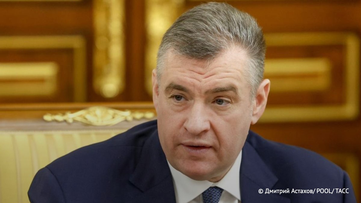 ЛДПР хочет отбирать гражданство у мигрантов-наркопреступников  Глава ЛДПР Леонид Слуцкий заявил ТАСС, что партия готовит законопроект о лишении российского гражданства мигрантов, уличённых в преступлениях, связанных с наркотиками. «Такие люди не имеют права называться россиянами», — подчеркнул он.  Речь идёт о гражданах, получивших паспорт РФ, но продолжающих нарушать закон. В первую очередь — о хранении, сбыте и производстве наркотиков. Слуцкий назвал инициативу «вопросом национальной безопасности» и пообещал, что она будет внесена в Госдуму в ближайшее время.     / Реклама