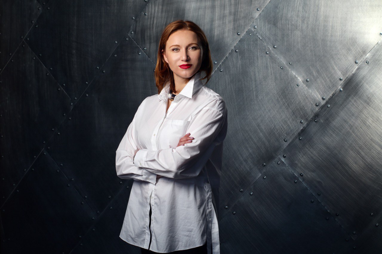 Директором омского филиала Президентской Академии назначена Ольга Боровская Об этом сообщил губернатор Омской области Виталий Хоценко Сегодня нового директора коллективу представил лично ректор Президентской Академии Алексей Комиссаров Ольга Боровская сама выпускница Президентской Академии Последнее время она работала в должности советника губернатора Мы знаем ее как человека профессионального и ответственного Уверен под началом нового руководителя омский филиал продолжит развитие сказал глава региона