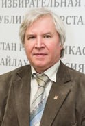 Центризбирком Татарстана зарегистрировал последних двух кандидатов в раисы РТ – выдвиженца КПРФ Хафиза Миргалимова и выдвиженца ЛДПР Руслана Юсупова.   Таким образом, в выборах раиса Татарстана примут участие четыре кандидата:    Рустам Минниханов  «Единая Россия»   Хафиз Миргалимов  КПРФ   Руслан Юсупов  ЛДПР   Виталий Смирнов  Российская партия пенсионеров за социальную справедливость   Напомним, выборы раиса Татарстана состоятся 14 сентября.