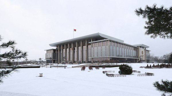 Президент Беларуси Александр Лукашенко подписал Указ 1 которым 2026 год объявлен Годом белорусской женщины Документ принят в целях формирования национального образа женщины труженицы популяризации роли женщин в сохранении и развитии общества Правительству с участием облисполкомов Минского горисполкома поручено разработать и утвердить республиканский план мероприятий по проведению Года белорусской женщины Правительство также будет координировать деятельность государственных органов других организаций по выполнению этого плана