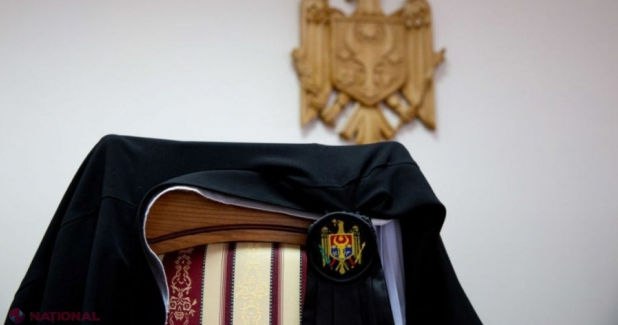 Мужчина напавший на судью и свидетеля с газовым ключом арестован на 30 суток Информацию подтвердила пресс секретарь Управления полиции муниципия Кишинёв Кристина Талпэ