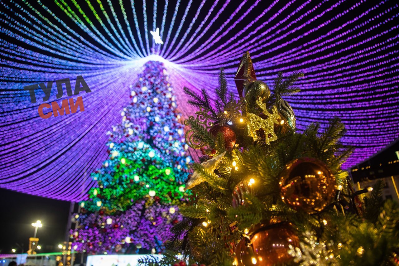 Подавляющее большинство туляков положительно относятся к Новому году С самыми добрыми эмоциями Новый год встречают 90 туляков 26 респондентов просто обожают главный зимний праздник Без особого фанатизма Новый год любят 39 опрошенных 24 граждан относятся к нему спокойно Всего лишь 9 туляков испытывают негативные эмоции к празднику 7 просто не любят Новый год а 2 ненавидят его Молодёжь чаще чем люди старшего возраста и фанатеют от праздника об этом рассказали 33 туляков до 35 лет и ненавидят его 10 1  2   Подпишись на новости