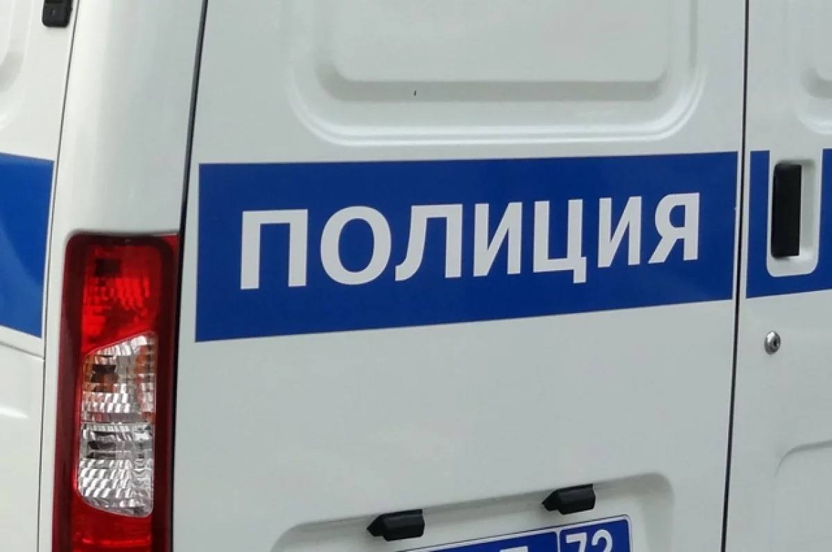 На Кубани задержали мужчину напавшего на пенсионерку с ножом у нее дома 30 летний житель станицы Темиргоевской Курганинского района пробрался через окно в дом пенсионерки похитил мобильный телефон и наличные Когда хозяйка его заметила то он бросился на нее с ножом Оперативники настигли его дома там же изъяли похищенный гаджет Часть денег мужчина успел потратить Мы в Мах АиФ Краснодарский край в ТГ