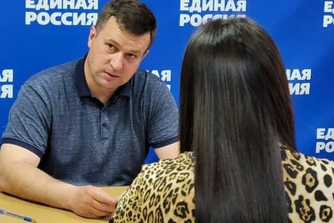 Вечерний Хабаровск  Антон Акимов назначен исполняющим обязанности заместителя губернатора ЕАО.                                                                                                                                         Антон Акимов - давний приятель врио губернатора области Маши Костюк.                                                   Он досрочно завершил свою деятельность в качестве областного депутата, а также главы регионального исполкома "ЕР".                                                                                                  Акимов будет курировать внутреннюю, информационную и молодёжную политику. А также работу с районами.... подробнее на канале: Вечерний Хабаровск @