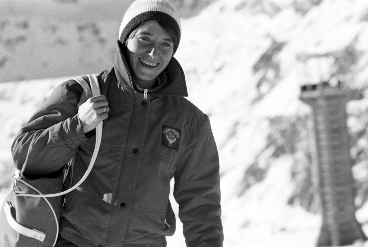 На 71 м году жизни умерла олимпийская чемпионка по конькобежному спорту Наталья Петрусёва Об этом сообщила пресс служба Союза конькобежцев России Золото Олимпиады Петрусёва выиграла в 1980 году в Лейк Плэсиде на дистанции 1000 м Также среди её достижений три бронзы ОИ три золота два серебра и две бронзы чемпионатов мира два золота и бронза чемпионатов Европы десять мировых рекордов После завершения карьеры Наталья Анатольевна работала тренером готовила сборную России к Олимпиаде 2002 news matchtv РИА Новости Владимир Первенцев