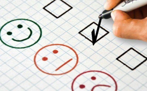 Володин провел анкетирование на тему повышения уровня надзора за видеоиграми   globalmsk ru news id 78590 Вячеслав Володин председатель Государственной думы в своем канале в мессенджере МАХ провел анкетирование на тему повышения уровня надзорной деятельности за видеоиграми Информацию об этом передает издание Российская газета со ссылкой на источник Володин проанализировал выводы экспертов которые отмечают что произошедшие в последнее время чрезвычайные события были непосредственно связаны с увлечением видеоиграми Преступники настолько погружались в виртуальный мир что забывали про реальную ответственность Спикер обращает на эту тенденцию особе внимание и считает что подобную негативную практику необходимо пресекать самыми строгими методами К решению этой проблемы председатель Государственной думы привлек общественность Спикер Госдумы предложил респондентам высказать мнение по поводу негативного воздействия видеоигр на психику подрастающего поколения Свою позицию он мотивировал ссы