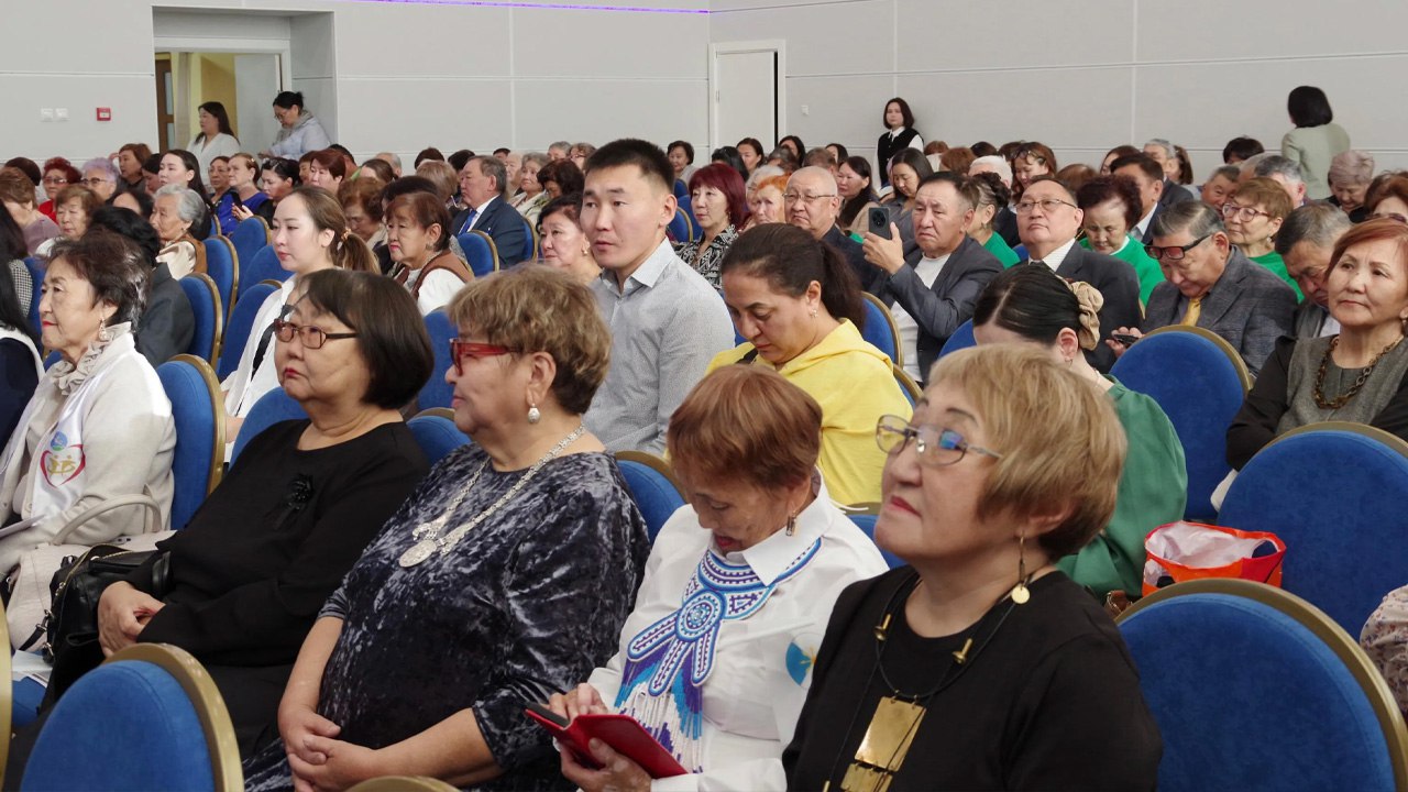 Более 200 человек собрались в Якутске на форуме Якутия за активное долголетие чтобы обсудить ключевые вопросы касающиеся здоровья социальной активности и благополучия людей старшего поколения Подробнее по ссылке на нашем сайте gtrksakha ru       Подписаться