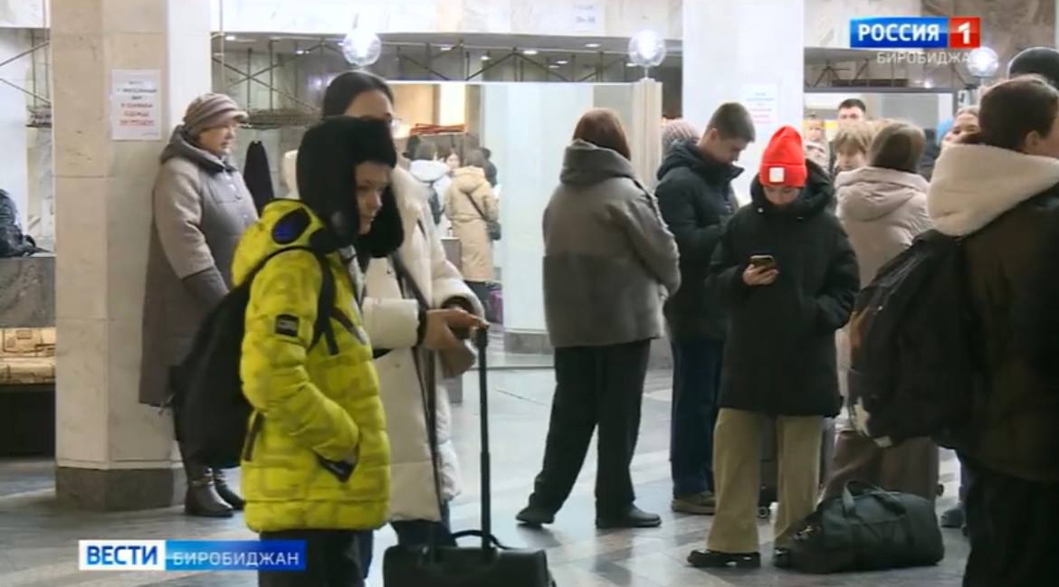 Творческая смена началась в лагере Алые паруса Здесь проведут полуфинал регионального конкурса актерского мастерства Они поймут что актер это не просто человек который вышел на сцену и блистает Это огромный труд Смена будет полезна всем Мы хотим что бы ребята которые потом идут на отделение театральное творчество социально культурная деятельность они шли осознанно Они понимали что хотят дальше этим заниматься развиваться в этом направлении руководитель областного камерного театра Ирина Шайтанова Подробнее здесь