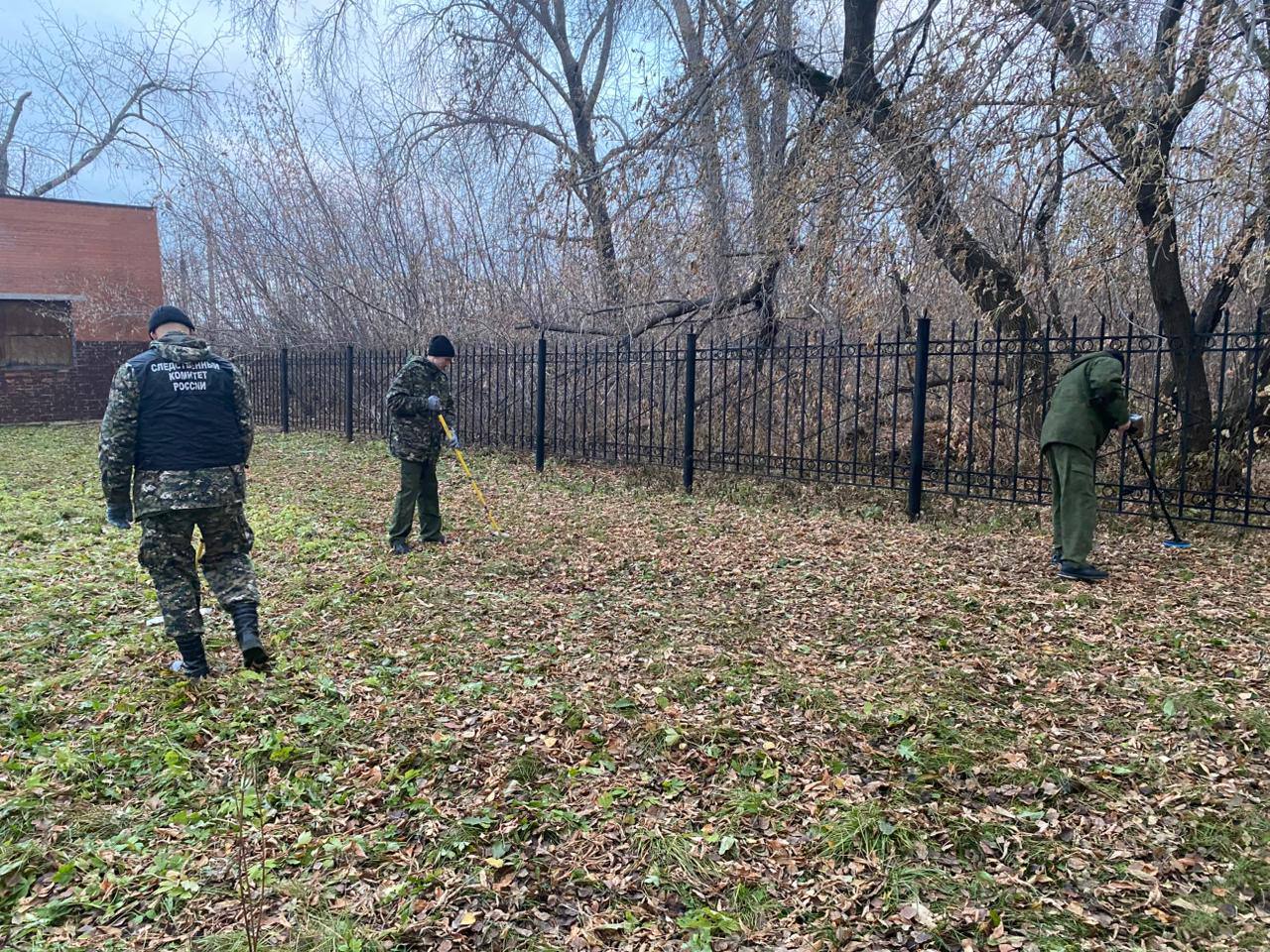 В Артемовском жестоко убили мужчину  Двое 18-летних парней задержаны по подозрению в убийстве, которое произошло после случайного конфликта. Они пытались спрятать тело и поджечь его. Труп был найден 31 октября рядом с санаторием «Егоршинский».   Мужчина возвращался из кафе «Берлога», где отмечал день рождения друга. Парням грозит пожизненный срок за убийство, совершенное группой лиц.     Подписаться   Прислать нам новость