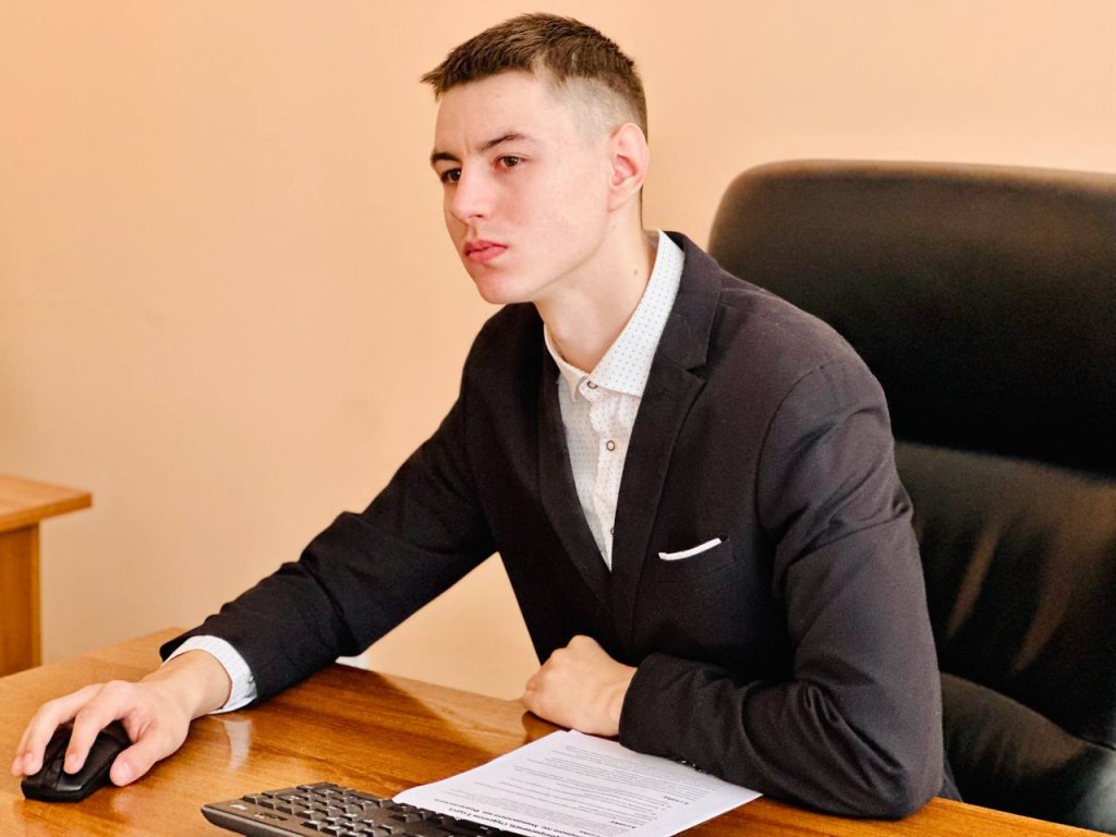 Бронзовый медалист всероссийской олимпиады студентов «Я — профессионал» учится в ЗГУ Иван Глазков, медалист олимпиады, прошёл все этапы серьезного интеллектуального испытания по горному делу и получил денежную премию 150 тысяч рублей. Всего в копилке норильского вуза один призёр и 14 финалистов. Подробности читайте на нашем сайте. #зпнорильск #заполярнаяправда #газетанорильск #норильск #талнах #кайеркан #оганер #новостинорильска ВКонтакте Telegram