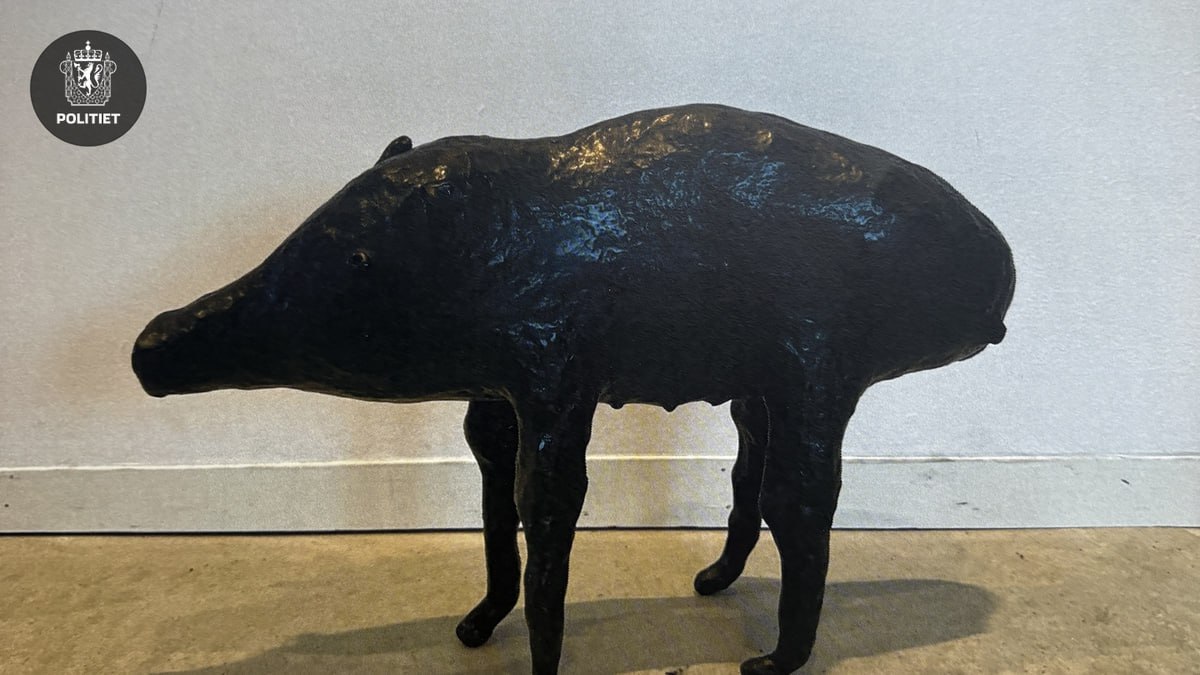 Вот такая скульптура стоимостью 15000 около 1 2 млн рублей пропала из галереи в Норвегии впрочем заметили это только через 5 дней Подписаться на РИА Новости