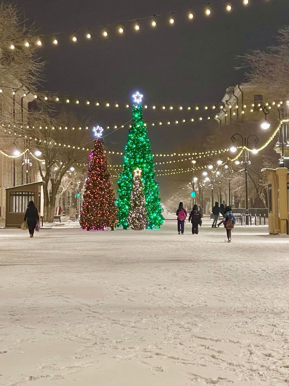 Марафон советских мультфильмов пройдет на пл Ленина в Оренбурге 31 декабря 31 декабря на площади им Ленина в Оренбурге пройдёт новогодний марафон мультфильмов студии Союзмультфильм Любимые герои детства оживут на большом экране Показ состоится с 19 00 до 23 00 Оренбуржцы увидят следующие мультфильмы Тимошкина ёлка В Дегтярёв 1966 10 мин Снеговик почтовик Л Амальрик 1955 20 мин Новогоднее путешествие П Носов 1959 11 мин Новогодняя сказка В Дегтярёв 1972 18 мин Дед Мороз и серый волк В Бордзиловский 1978 18 мин Фото Элина Янова ВЕСТИ ОРЕНБУРЖЬЯ в telegram в MAX