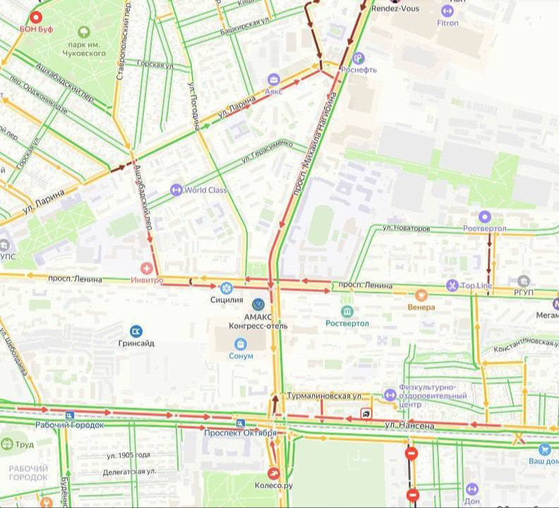 Огромная пробка образовалась на Нансена в Ростове  Затор в полтора километра начался с пересечения с пр. Автомобильным до НИИ Радиосвязи. Причиной стала авария, которая задерживает движение в правом и среднем рядах.   Движение сковано преимущественно на Шеболдарева, пр. М. Нагибина, Доватора и на пр. Стачки.