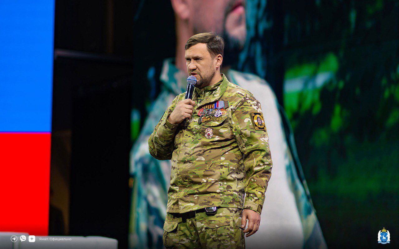 В Салехарде выберут участников программы «Герои Ямала» Кандидаты Бойцы и ветераны СВО, которые уже прошли предыдущие этапы отбора, в том числе тестирование и собеседование – их более тридцати. 8 и 9 июня Участники будут выполнять задания индивидуально и в группах, в том числе на определение навыков эффективной коммуникации, работы в команде и выявление лидерских качеств. Их задача – максимально раскрыть свой потенциал. ℹ Образовательная программа «Герои Ямала» стартует в сентябре. Она будет состоять из четырёх модулей и продлится год. Проект разработан по аналогии с федеральным «Время героев». ЯМАЛ. Официально Подписаться