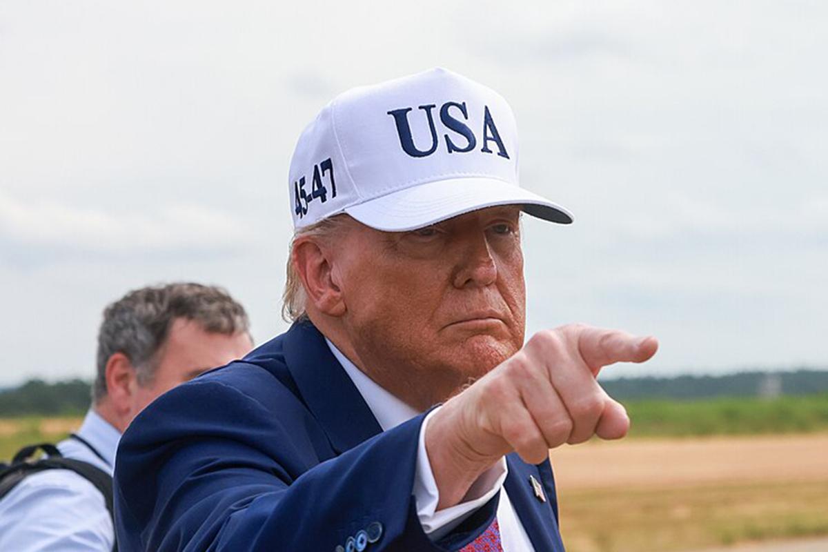 Президент США Дональд Трамп намерен временно отойти от переговоров по урегулированию конфликта на Украине чтобы дать России время решить вопрос с Донбассом Такое предположение высказал в интервью Ридусу политолог американист Рафаэль Ордуханян комментируя сообщение британской газеты The Guardian   www ridus ru n 677925 ridusnews