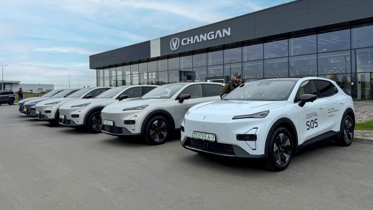 В Беларусь привезли новый электрический кроссовер Deepal S05 2026 как выглядит и какой запас хода Китайский автопроизводитель Changan представил в Минске обновленный электрический кроссовер Deepal S05 2026 модельного года Авто получило ряд технических улучшений и адаптацию для белорусского рынка Подробности здесь myfin news