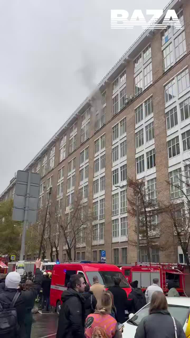 Пожар в здании СМИ на севере Москвы: эвакуированы 60 человек