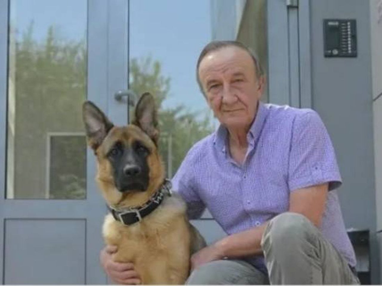 Сегодня вечером в Волгограде после продолжительной болезни скончался один из самых известных журналистов региона бывший собственный корреспондент ИТАР ТАСС и помощник губернатора Волгоградской области Николая Максюты Сергей Трофимов Информацию newsv1 подтвердили его близкие Редакция newsv1 выражает искренние соболезнования родным и близким Сергея Петровича Трофимова Фото Городские вести