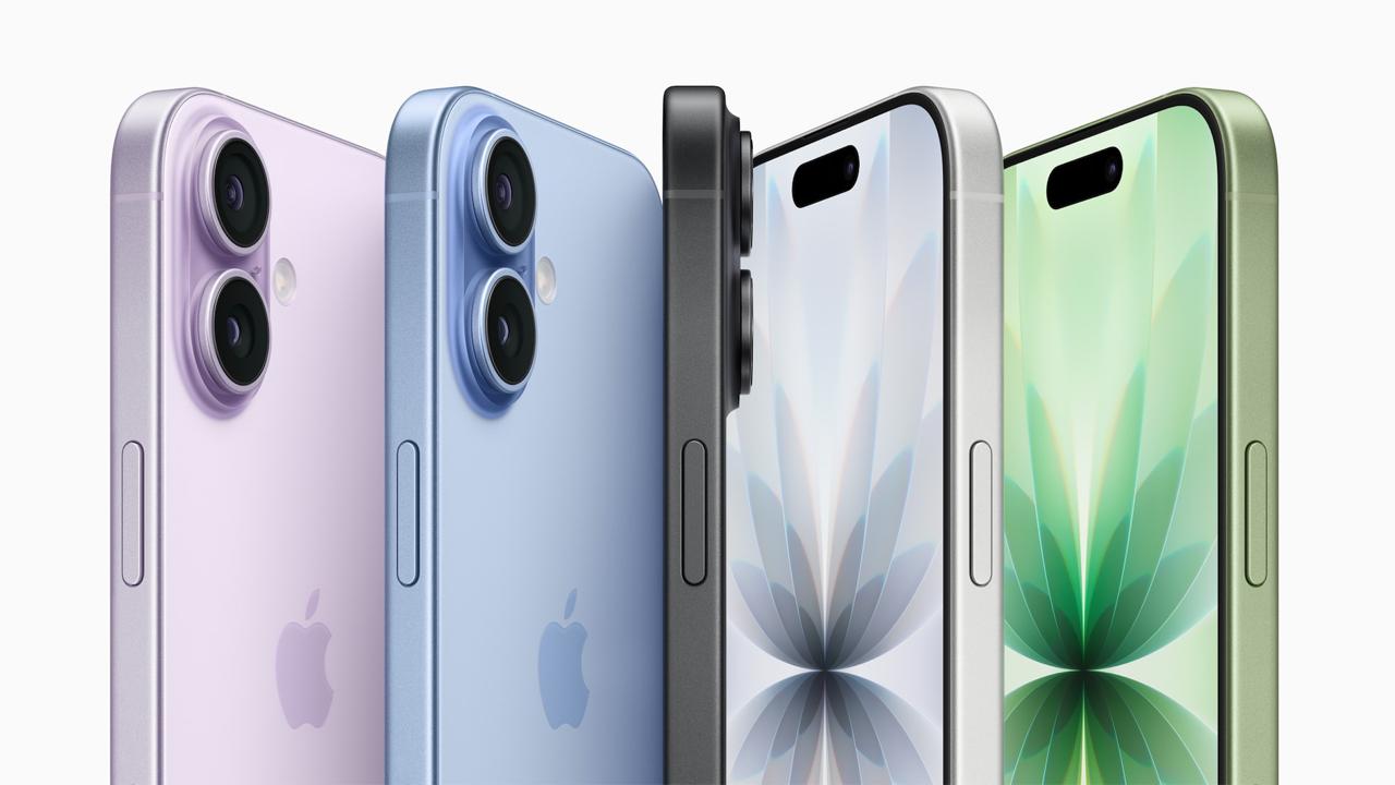 Не спешите с покупкой iPhone 17 iPhone 18 получит на 50 больше оперативной памяти Согласно инсайдам нескольких корейских источников Apple собирается существенно увеличить объём оперативной памяти в будущем базовом iPhone 18 В актуальной линейке смартфонов iPhone Air iPhone 17 Pro и iPhone 17 Pro Max получили по 12 ГБ памяти Это значительное увеличение на 4 ГБ по сравнению с предыдущими моделями серии iPhone 16 В основном это связано с внедрением функций искусственного интеллекта и обработкой всех запросов на самом устройстве iPhone 17 единственная новая модель которая по прежнему оснащена 8 ГБ памяти Со временем это может привести к подлагиваниям устройства К счастью с выходом iPhone 18 ситуация изменится Apple стремится к паритету по объёму памяти во всех моделях следующего поколения Apple уже даже договорилась о поставках топовых модулей памяти Samsung LPDDR5X которые доступны только в конфигурациях 12 ГБ и 16 ГБ что исключает появление базового iPhone с 8 ГБ ОЗУ Ожидается что iPhone Air 2 iPhone 18 Pro iPhone 18 Pro Max и складной iPhone выйдут осенью 2026 года а iPhone 18 и iPhone 18e в первой половине 2027 года iguides