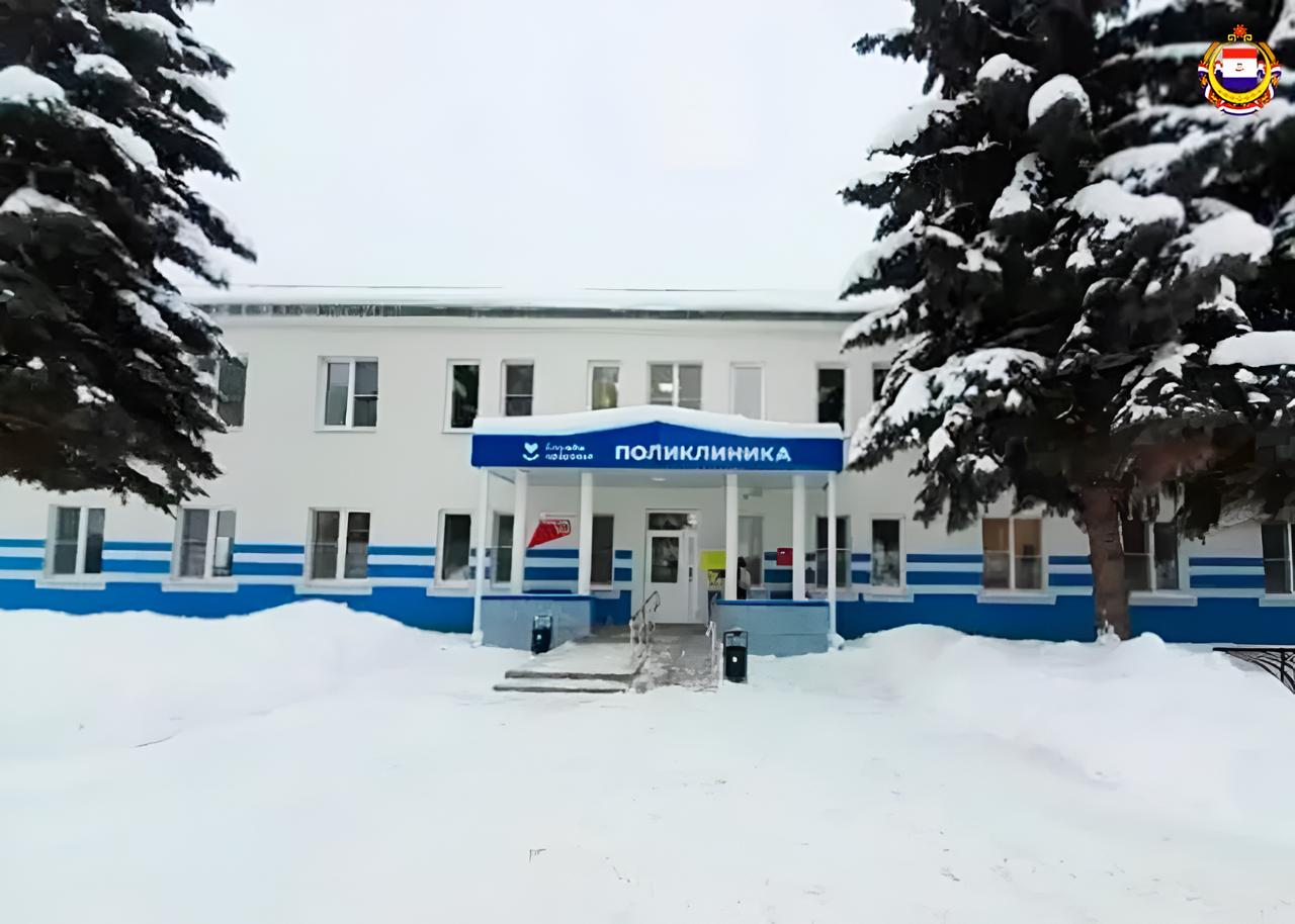 Обновление медицины для комфорта пациентов В рамках нацпроекта Продолжительная и активная жизнь в Мордовии продолжается масштабная модернизация первичной медицинской инфраструктуры В 2025 году обновлено 12 медицинских учреждений в том числе поликлиника в Ельниковском районе которая уже готова к приёму жителей Здание построенное 50 лет назад заметно преобразилось установлены новые окна обновлены инженерные коммуникации выполнен ремонт фасада и внутренних помещений Учреждение оснащено современной медицинской техникой качественная помощь стала доступнее для всех жителей района Поликлиника рассчитана на приём около 150 пациентов в день Медперсонал доволен улучшенными условиями работы а пациенты отмечают комфорт и современное оборудование Нацпроекты делают медицину ближе и доступнее для жителей Мордовии Фото Краснослободская ЦРБ МедицинаРМ Мы в МАХ Подписаться на Главу Мордовии Телеграм t me zdunov Макс max ru zdunov