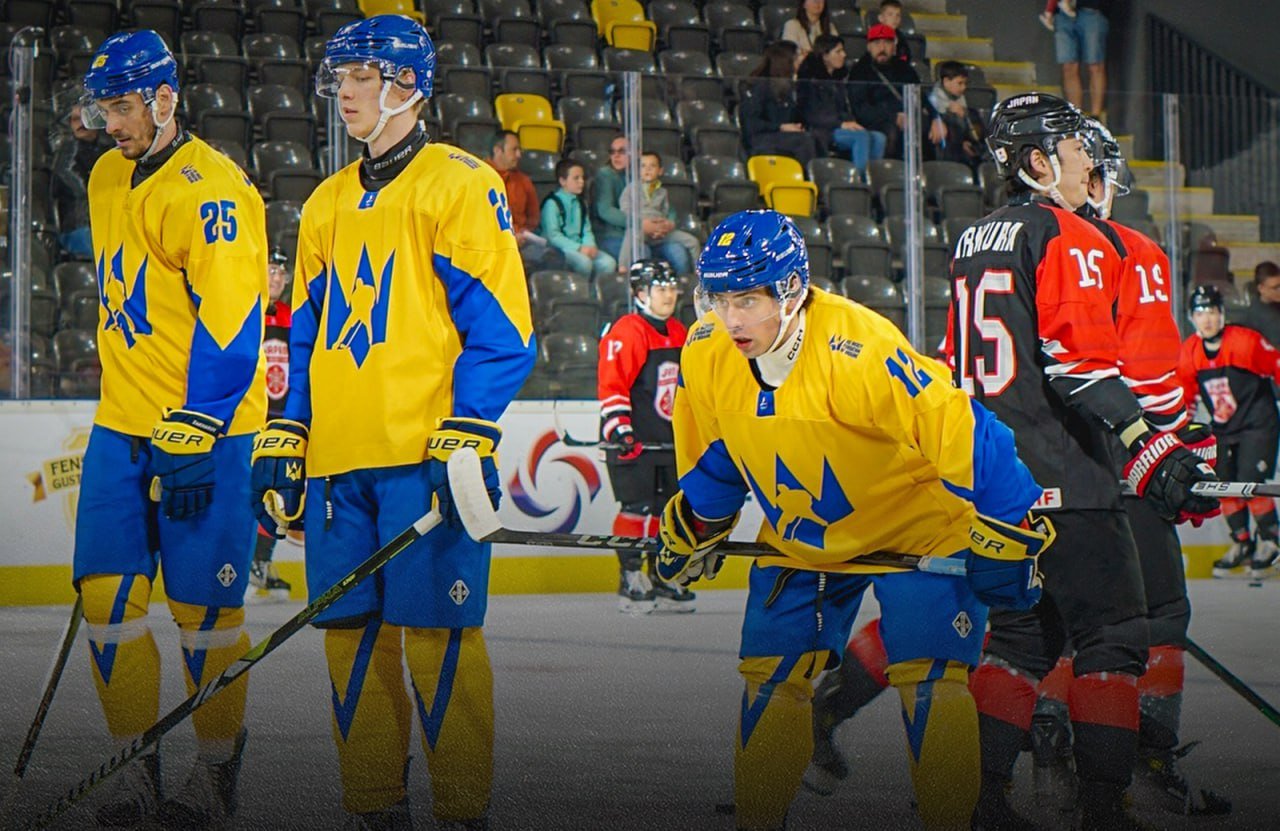 Сборная Украины проиграла ключевой матч на чемпионате мира в дивизионе 1A Команда Дмитрия Христича уступила немотивированной Японии в Сфынту-Георге — 2:3. В случае ничьей в основное время Украина завоевала бы пропуск в элиту мирового хоккея, где ее не было с 2007 года. Шанс вернуться еще остается, но для этого нужно, чтобы Италия не обыграла Румынию во что верится с трудом или чтобы Польша победила Великобританию в основное время. — ИИХФ.