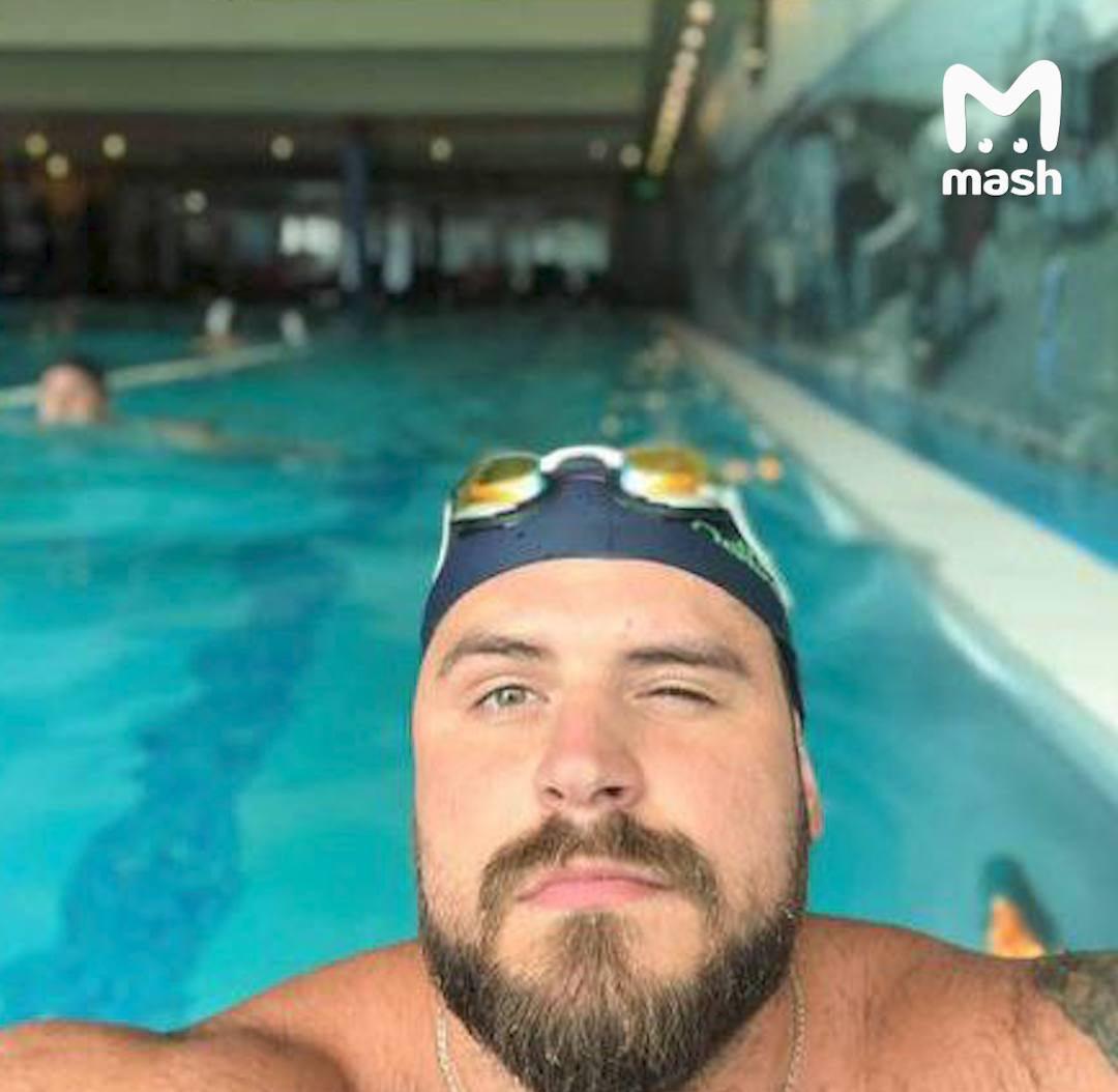 срочновномер Тело мужчины в спортивном купальнике обнаружено в проливе Босфор Предположительно это российский пловец Николай Свечников пропавший в августе 2025 го Полиция нашла утопленника около 10 30 утра в процессе очистки побережья в стамбульском округе Бешикташ 29 летний Свечников пропал во время 37 й межконтинентальной гонки по Босфору 24 августа 2025 года из трёх тысяч участников он единственный не вернулся к финишу Спортсмена на протяжении нескольких недель искали больше 500 человек В итоге поиски были остановлены Источник