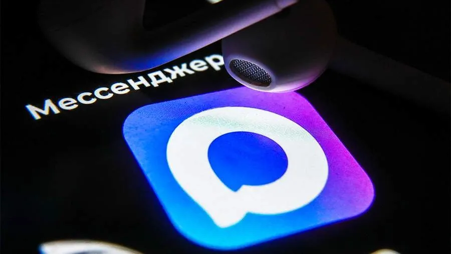 Рекламные размещения в национальном мессенджере Max по итогам 2026 года в деньгах составят 2 2 5 млрд руб прогнозируют в Telega in и Ассоциации развития интерактивной рекламы АРИР В целом такой объем составляет около 3 4 рынка инфлюенс маркетинга который по итогам 2025 года замедлился и предварительно составил 50 60 млрд руб При этом если вовлеченность аудитории и ее переток в мессенджер будут расти ускоренными темпами реклама в Max может достигнуть 3 5 млрд руб добавляют в Telega in VKCO В целом за октябрь 2025 март 2026 года рекламодатели нарастили свою финансовую активность на площадке в 55 раз с 2 млн руб в месяц до 110 млн руб а число активных рекламодателей увеличилось в 25 раз до 5 тыс говорят в компании jkinvest news jkinvest