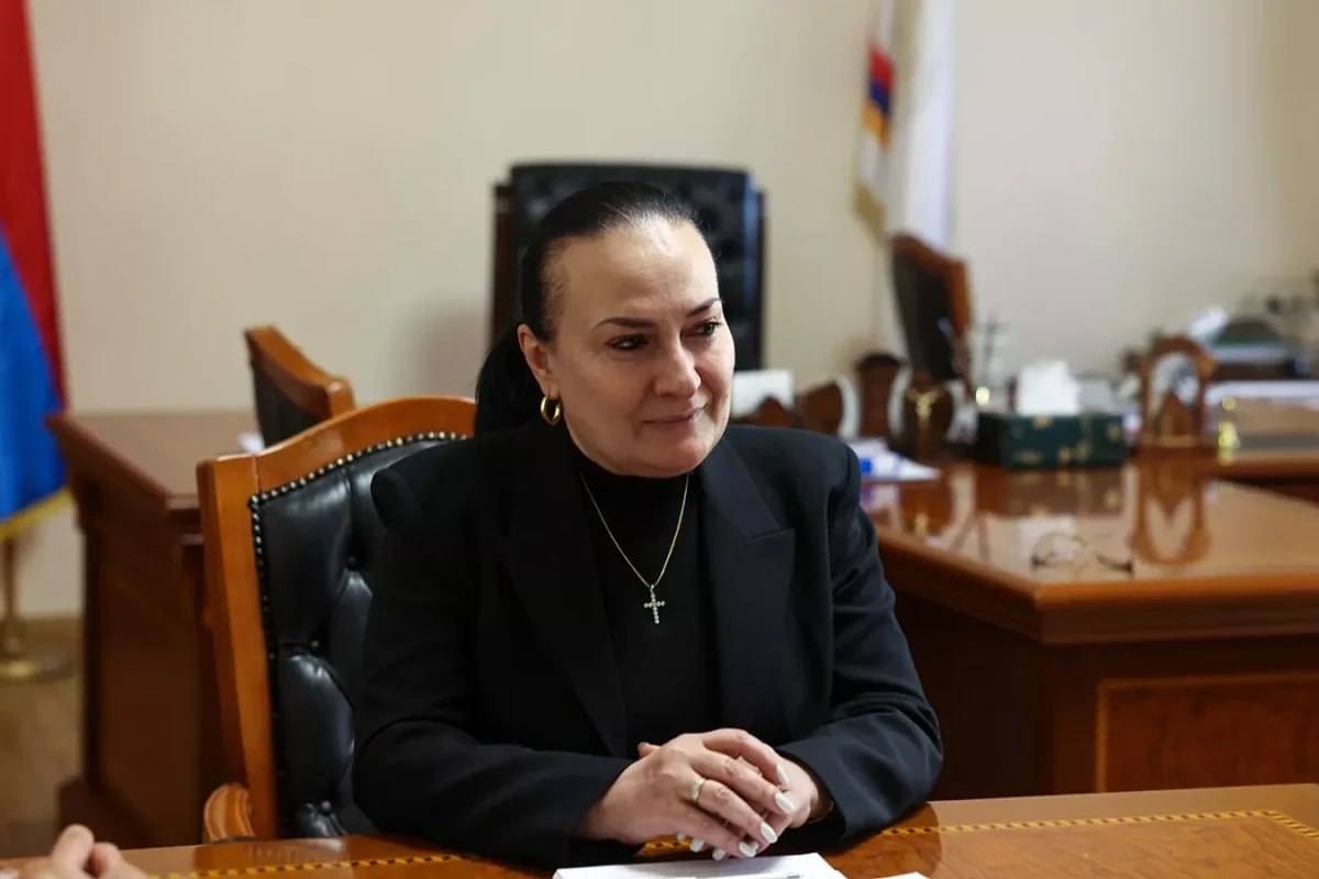 В Ереване задержали ректора и проректора педагогического университета Задержана ректор Армянского государственного педагогического университета Србуи Геворкян вместе с ней задержана и проректор Марианна Арутюнян Они обвиняются в создании и руководстве преступной группы с участием разных сотрудников университета в растрате в особо крупных размерах и мошенничестве а также получении взятки сообщили в Антикоррупционном комитете В рамках дела задержан ряд сотрудников Армянского государственного педагогического университета vesti az