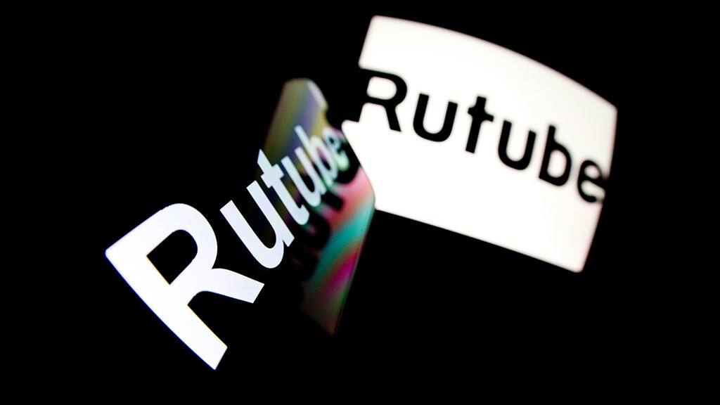 Команда российского видеохостинга RUTUBE планирует совершить вторую поездку по историческим регионам России, чтобы подробнее рассказать о возможностях платформы авторам и зрителям из ДНР, ЛНР, Запорожской и Херсонской областей. Об этом в разговоре с корр. ЛИЦ рассказал руководитель центра модерации RUTUBE Вадим Алисиевич.  «Мы планируем вторую поездку по четырем регионам, но по понятным причинам пока не будем раскрывать даты», — отметил он.  Алисиевич также отметил, что по итогам первой поездки команда российского видеохостинга решила проблему с украинскими IP-адресами. На некоторых освобожденных территориях Донбасса и Новороссии контент RUTUBE был недоступен, так как у авторов и зрителей оставались украинские IP-адреса.