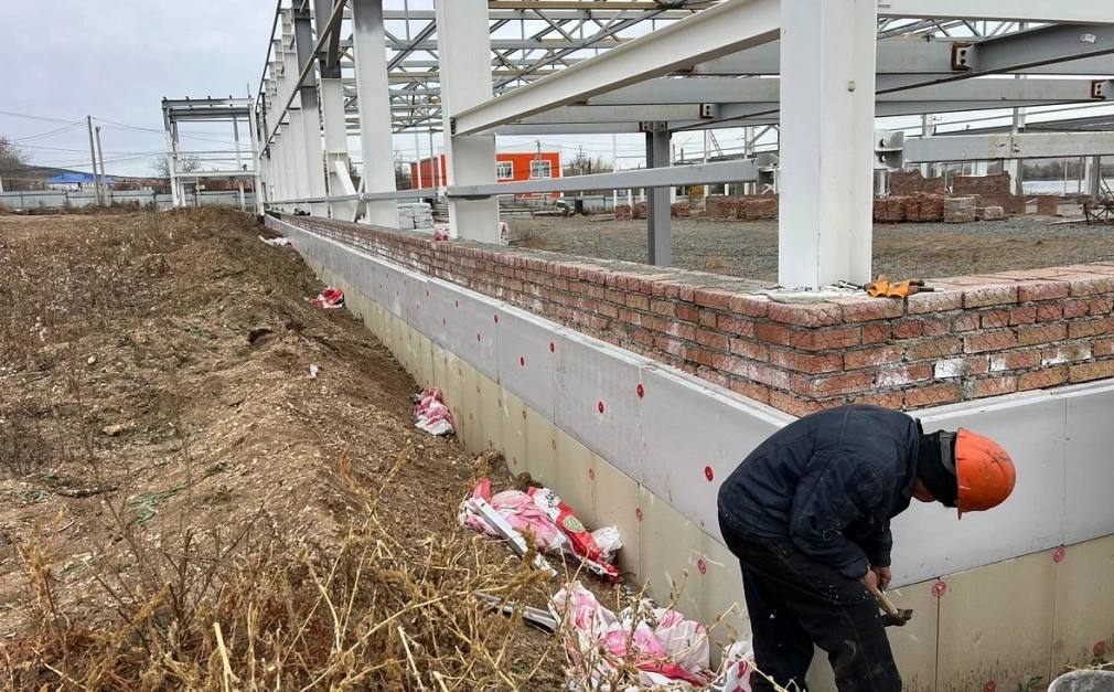 Для строительства катка за ₽335 млн в Баймаке нашли нового подрядчика В Башкирии выбрали нового подрядчика для строительства крытого ледового катка в Баймаке. Контракт за 334,7 млн руб. достался уфимской компании «Геострой». Спортивное сооружение должны были сдать еще в 2024 году, но строительство остановилось на начальном этапе. РБК-УФА