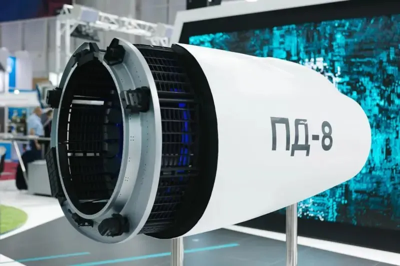 Рыбинский двигатель ПД 8 для пассажирского самолета SJ 100 успешно прошел испытания на попадание в облако шквалистого града Испытательный стенд ОДК Сатурн проверял двигатель в течение 30 секунд с помощью 3 тонн ледяных горошин Ранее ПД 8 успешно выдержал и другие инженерные тесты на проверку акустических характеристик на работу силовой установки при боковом ветре и в условиях ливня на реверсивное устройство и т д В новой не самой простой экономической реальности высокотехнологичной промышленности Ярославской области есть чем гордиться   Мы в МАХ подписаться и знать больше
