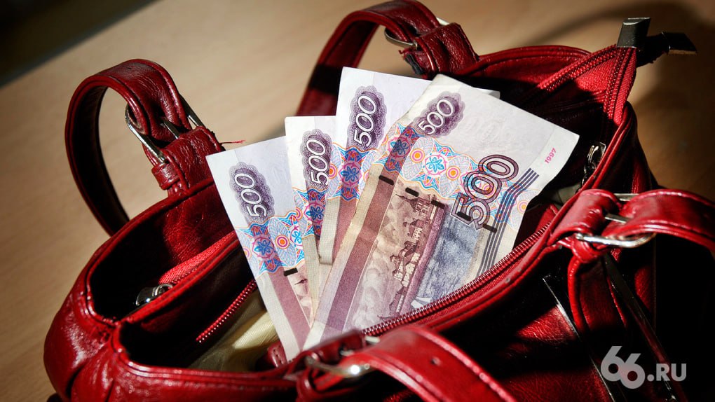 Зарплату в 100 тысяч рублей получают уже в 14 регионах Свердловской области среди них нет Среднемесячная зарплата в РФ за год выросла с 86 6 тыс до 99 7 тыс рублей Обновился и список субъектов где зарплата превысила сотню тысяч Вот так выглядят лидеры Чукотка 209 4 тыс Магадан 179 7 тыс Москва 173 7 тыс ЯНАО 168 2 тыс Камчатка 165 тыс Сахалин 142 6 тыс Ненецкий автономный округ 138 2 тыс Якутия 137 8 тыс ХМАО 125 тыс Мурманская область 122 8 тыс Петербург 122 2 тыс Подмосковье 119 7 тыс Красноярский край 104 9 тыс Забайкалье 100 9 тыс По данным Росстата зарплата в Свердловской области составила 87 тыс Четверть жителей региона зарабатывает меньше 45 тыс Новости из Екатеринбурга