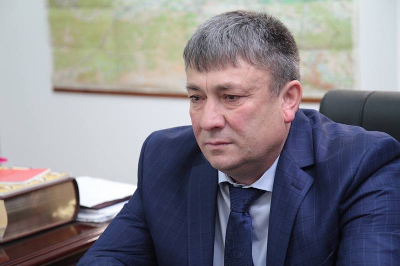 Президент Алан Гаглоев назначил министра сельского хозяйства Южной Осетии Им стал Вахтанг Мамитов. Соотвествующий указ подписан и опубликован на сайте главы государства. Еще одним указом Джони Качмазов освобожден от временного исполнения обязанностей министра сельского хозяйства. Оба указа вступают в силу со дня их подписания.