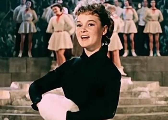 12 ноября исполняется 90 лет со дня рождения народной артистки СССР Людмилы Марковны Гурченко Роль Леночки Крыловой в фильме Эльдара Рязанова Карнавальная ночь принесла ей всенародную любовь