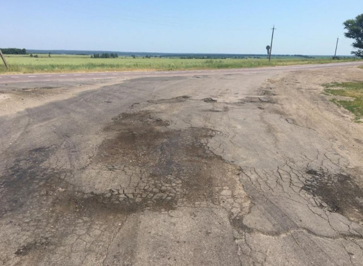 В Дмитровском районе нашли дорогу с серьезными недостатками     В Дмитровском районе отремонтируют участок автодороги протяженностью более 5 км. Об этом сообщили в пресс-службе правительства Орловской области.  ↗  Прислать новость   Подписаться