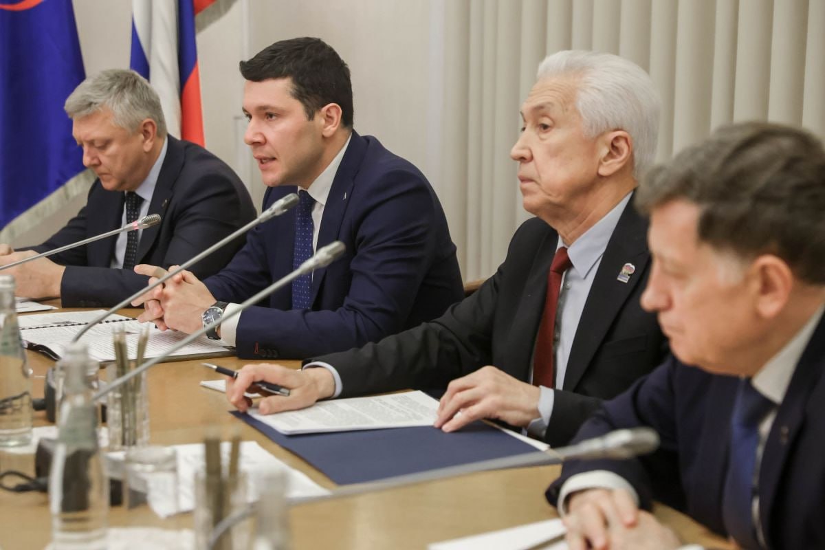 Минпромторг хочет возобновить субсидию для предприятий при переходе на российское ПО Минпромторг рассчитывает что в федеральный бюджет на предстоящую трехлетку будут заложены средства на субсидию выделяемую для покрытия части расходов компаний при переходе на отечественное ПО об этом заявил министр промышленности и торговли РФ Антон Алиханов Алиханов на встрече с фракциями Госдумы РФ Единая Россия и ЛДПР попросил партии поддержать эту идею во время очередных чтений по бюджету По его словам это создаст стимулы к более быстрому скоростному переходу на отечественное ПО Помимо этого Алиханов сообщил что со следующего года внедряются специальные меры поддержки для особо сложных программных продуктов например PLM системы системы полного жизненного цикла Напоминаем что в 2021 2024 годах действовала субсидия с помощью которой малые и средние предприятия могли приобретать российское программное обеспечение со скидкой 50 от средней рыночной цены Субсидии предоставлялись напрямую разработчикам ПО а администрировал выплаты РФРИТ   СофтТех