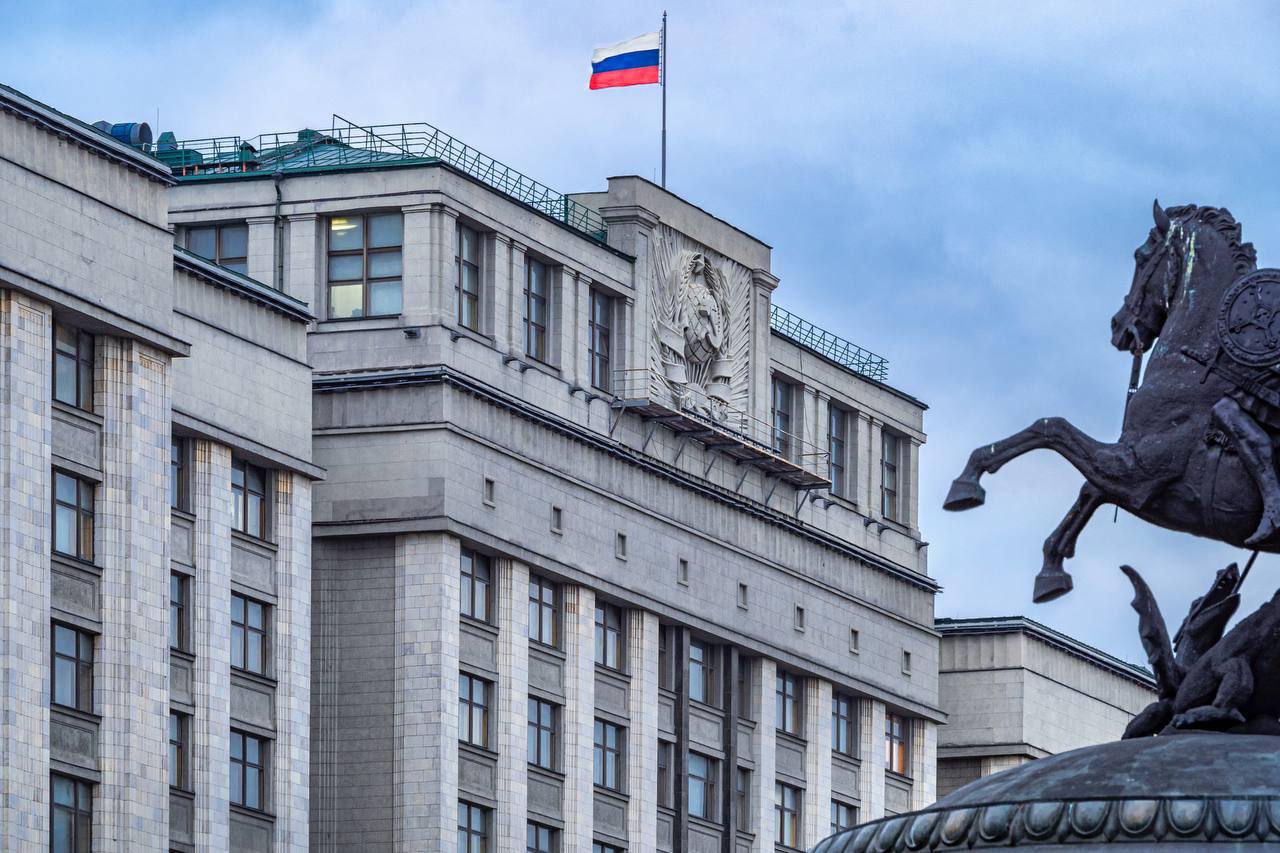 Самозанятым дадут кредитные каникулы С октября в России вступят в силу сразу несколько новых законов Один из них позволит самозанятым и малому бизнесу оформлять кредитные каникулы Другие важные нововведения Усиливается защита трудовых прав для военнослужащих После службы они смогут взять время на восстановление без риска потерять работу Проиндексируют оклады военных и правоохранителей повысятся пенсии военным пенсионерам Начнет действовать закон о защите жилищных прав в новых регионах Микрофинансовым организациям подконтрольным регионам разрешат выдавать ипотеку не для бизнеса Конфискованные товары можно будет использовать для гуманитарных целей кроме алкоголя табака и еды Подпишись на Курск 1